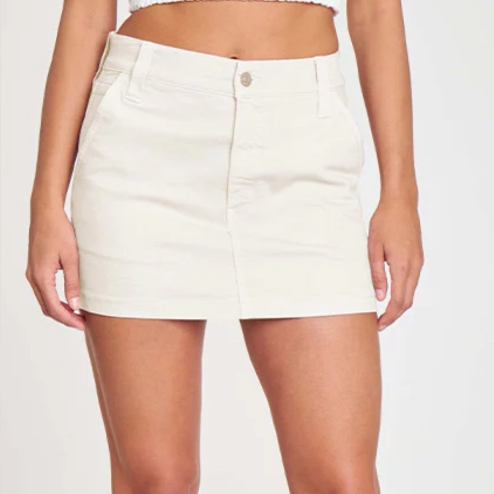 THE LOWDOWN LOW RISE MINI SKIRT IN CREAM